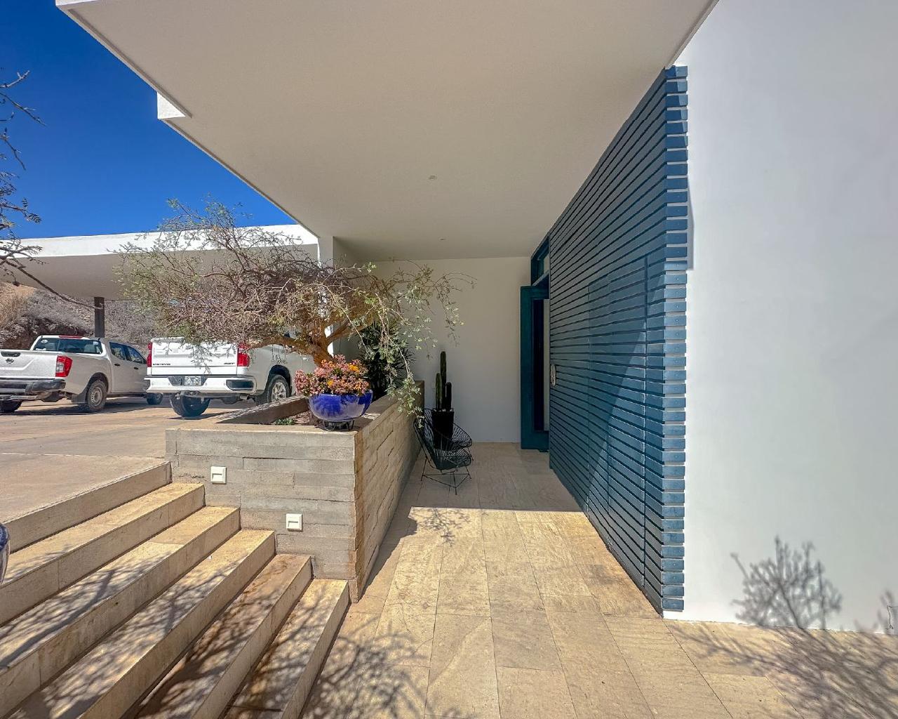 Dos casas en una vista marina