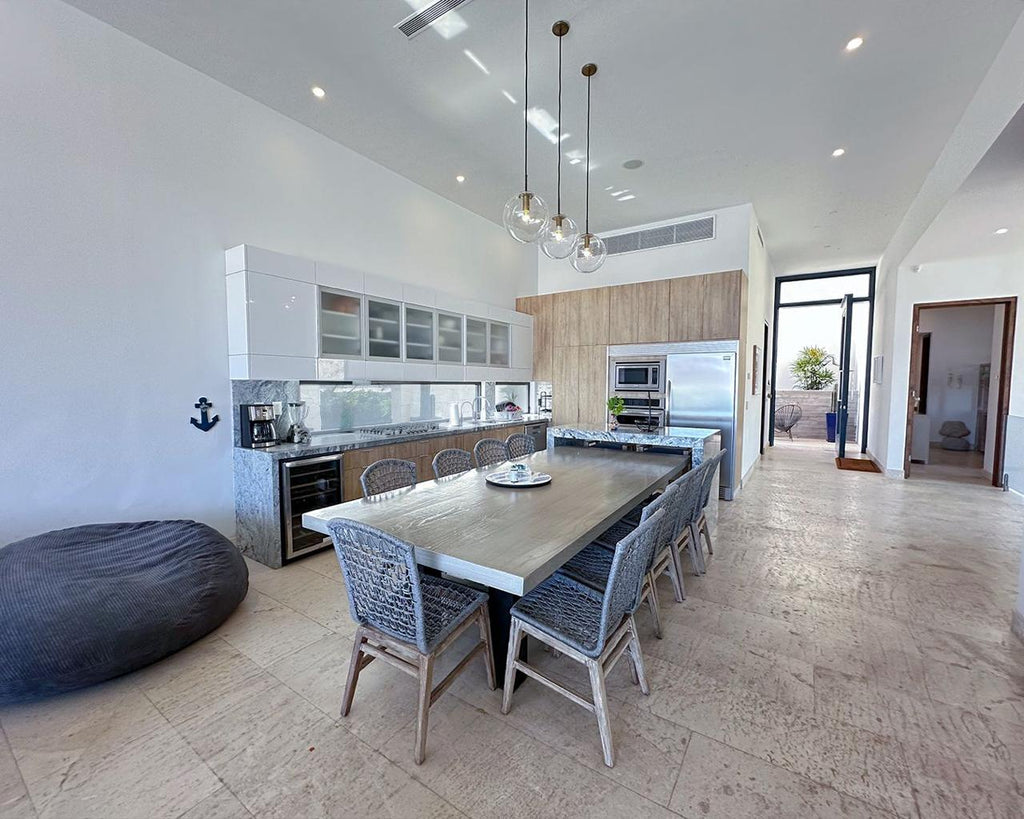 Dos casas en una vista marina