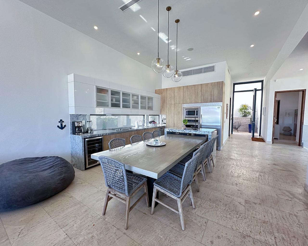 Dos casas en una vista marina