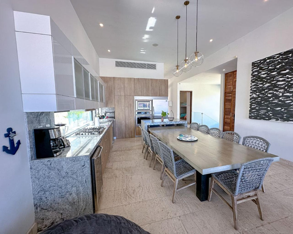 Dos casas en una vista marina