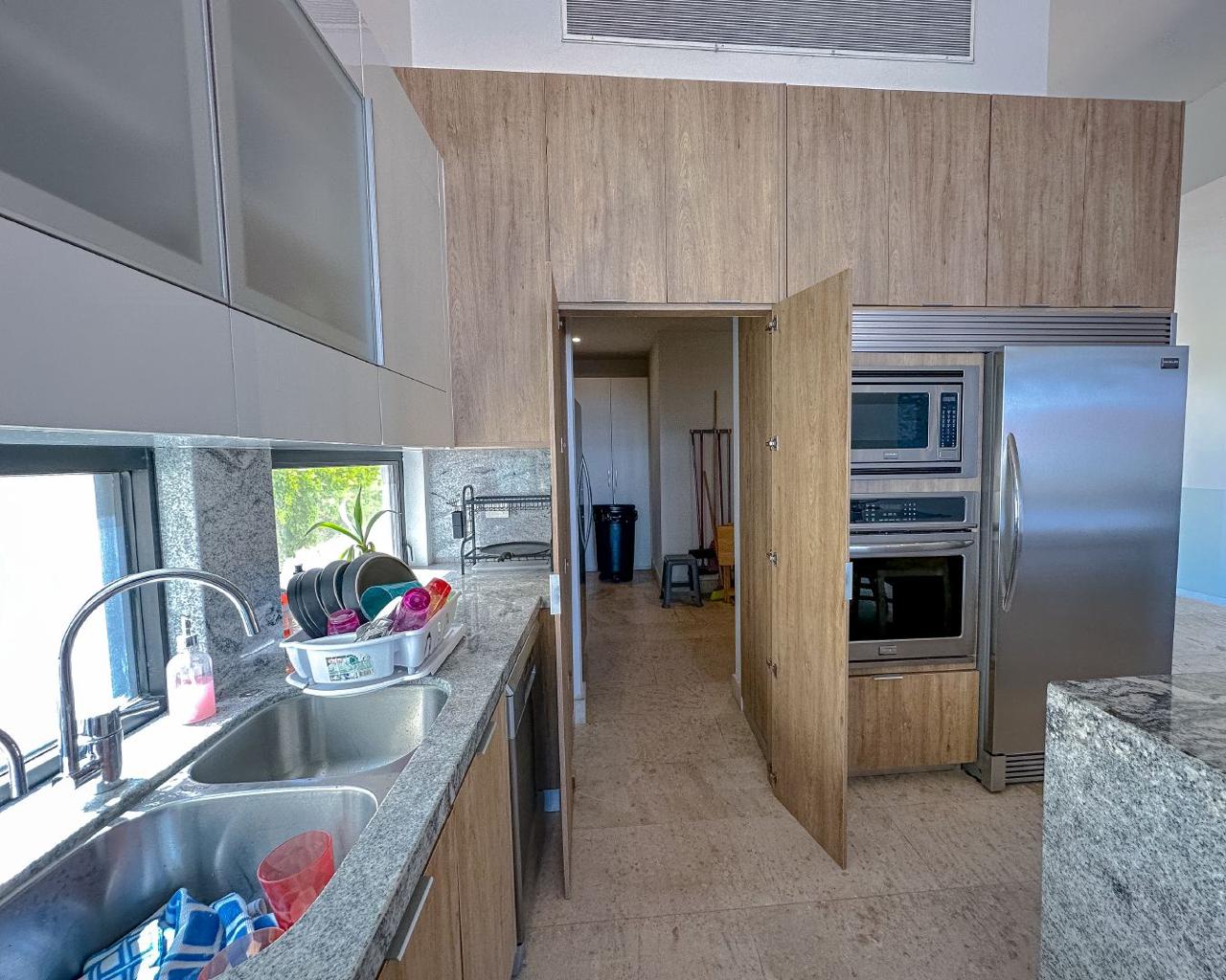 Dos casas en una vista marina