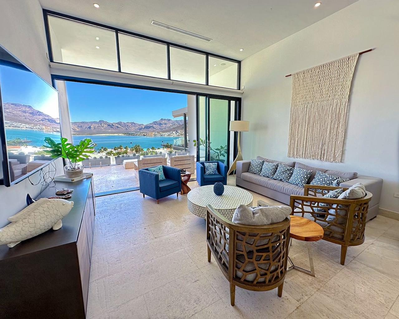 Dos casas en una vista marina