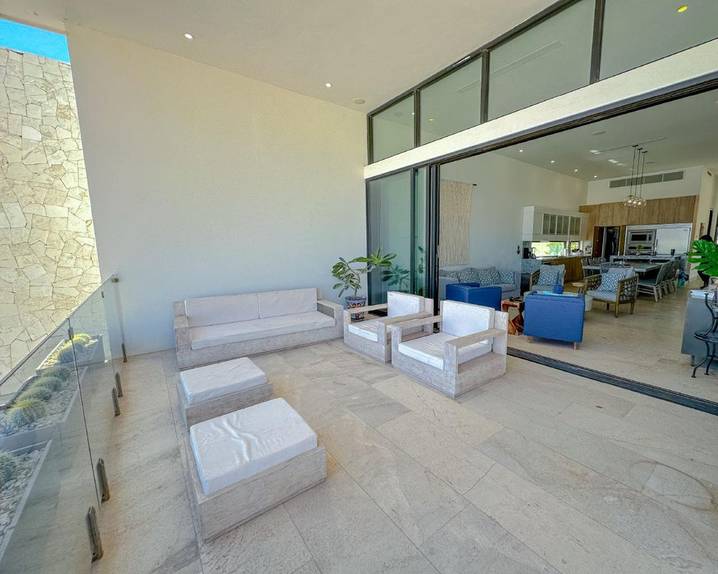 Dos casas en una vista marina