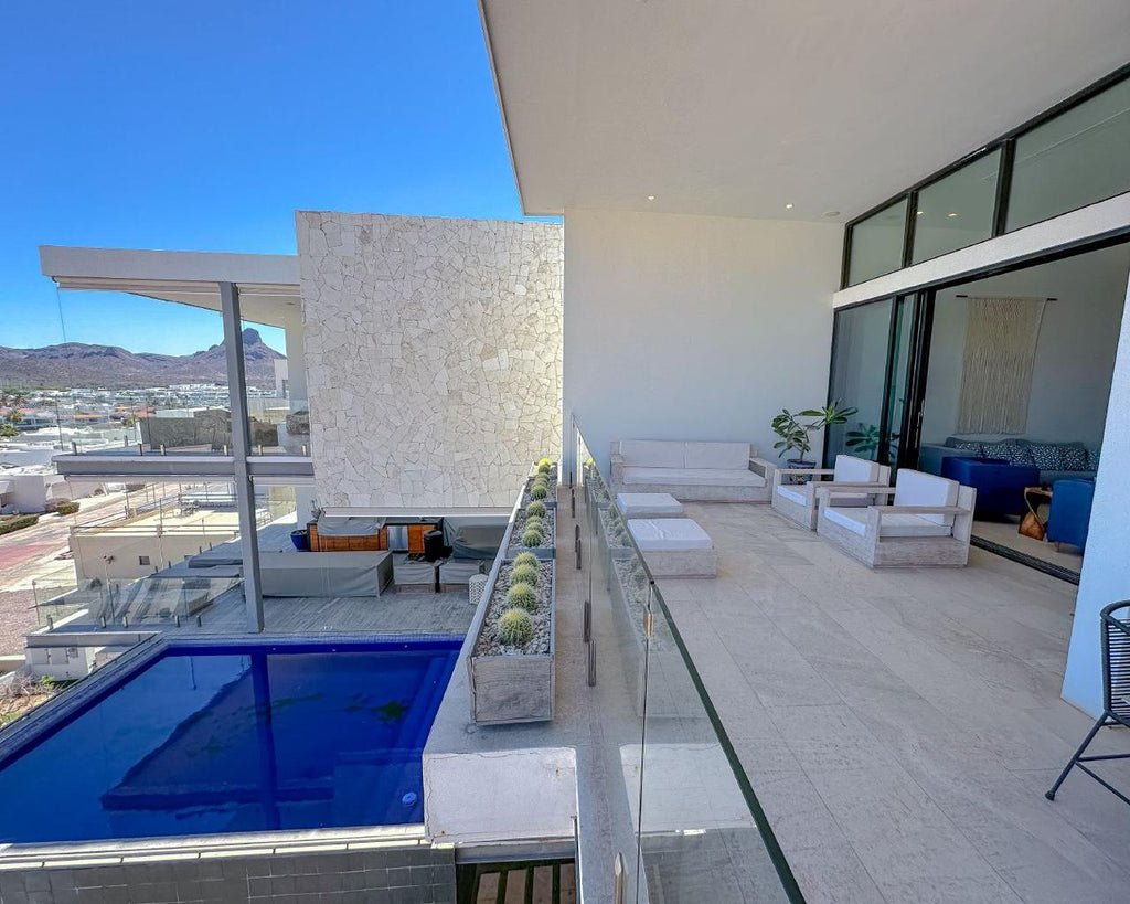 Dos casas en una vista marina