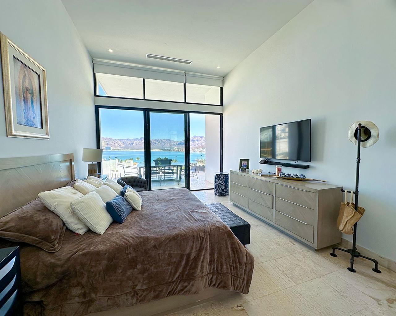 Dos casas en una vista marina